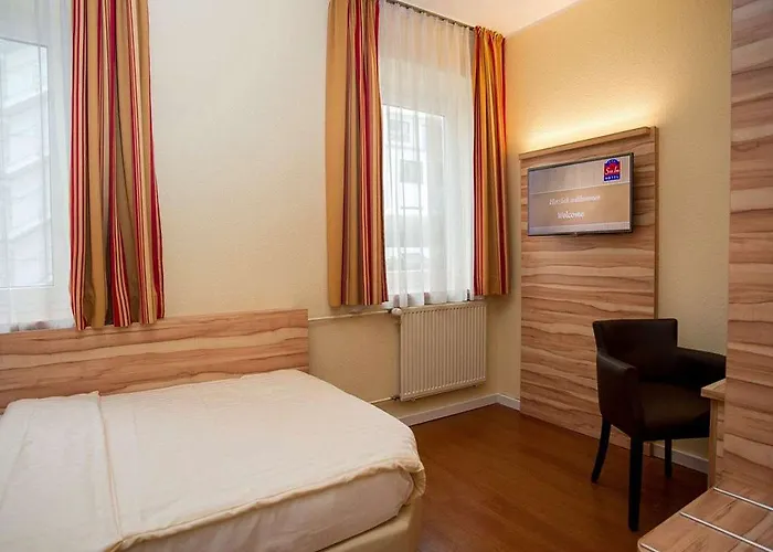 Quality Hotel, Star Premium Готель 3*